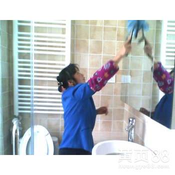 【煙臺江海保潔承接萊山區(qū)外墻及幕墻清洗廣告牌清洗等服務】- 