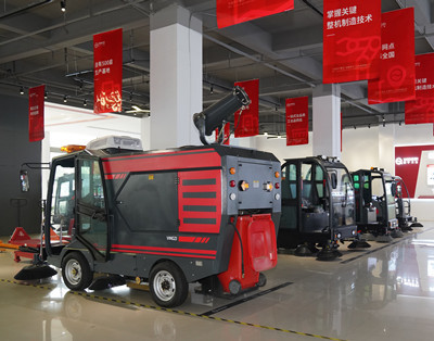 揚(yáng)子S10電動(dòng)掃地車助力蒙牛圣牧高科，打造綠色高效清潔新標(biāo)桿